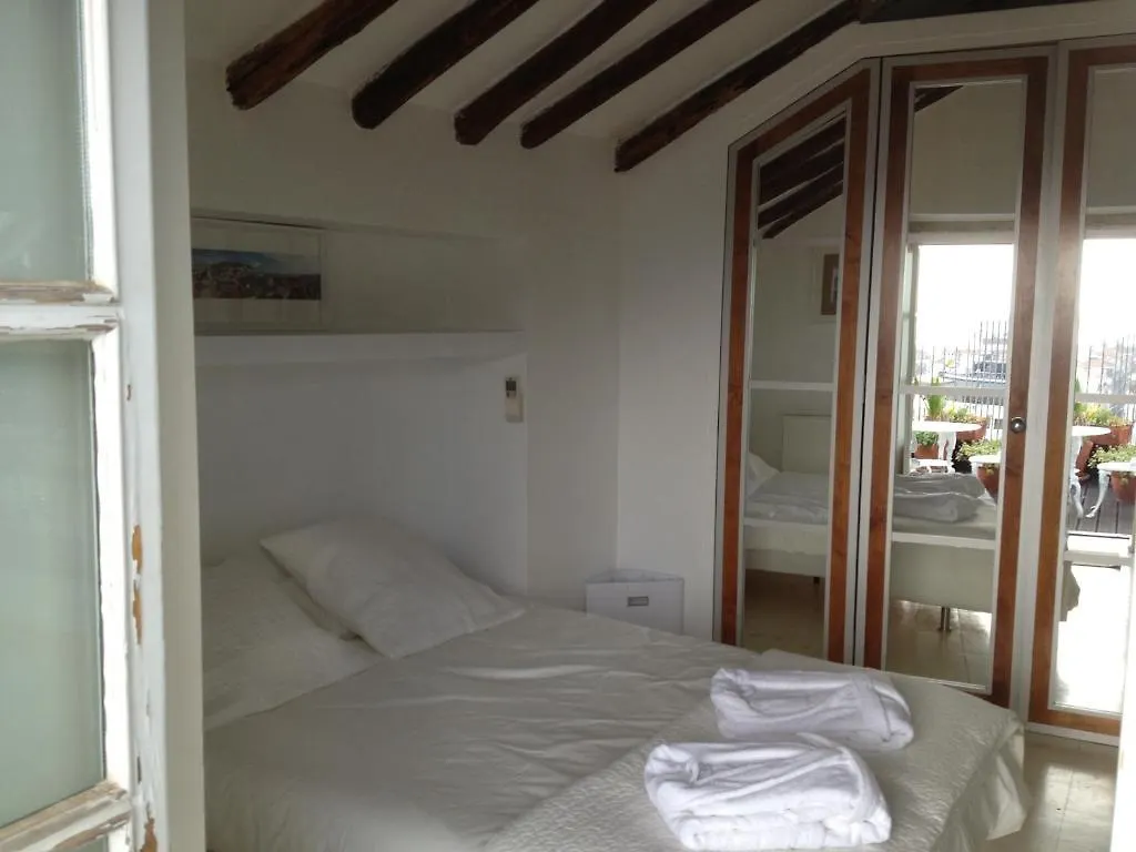 Lisbon Rooftops Guesthouse Guest house