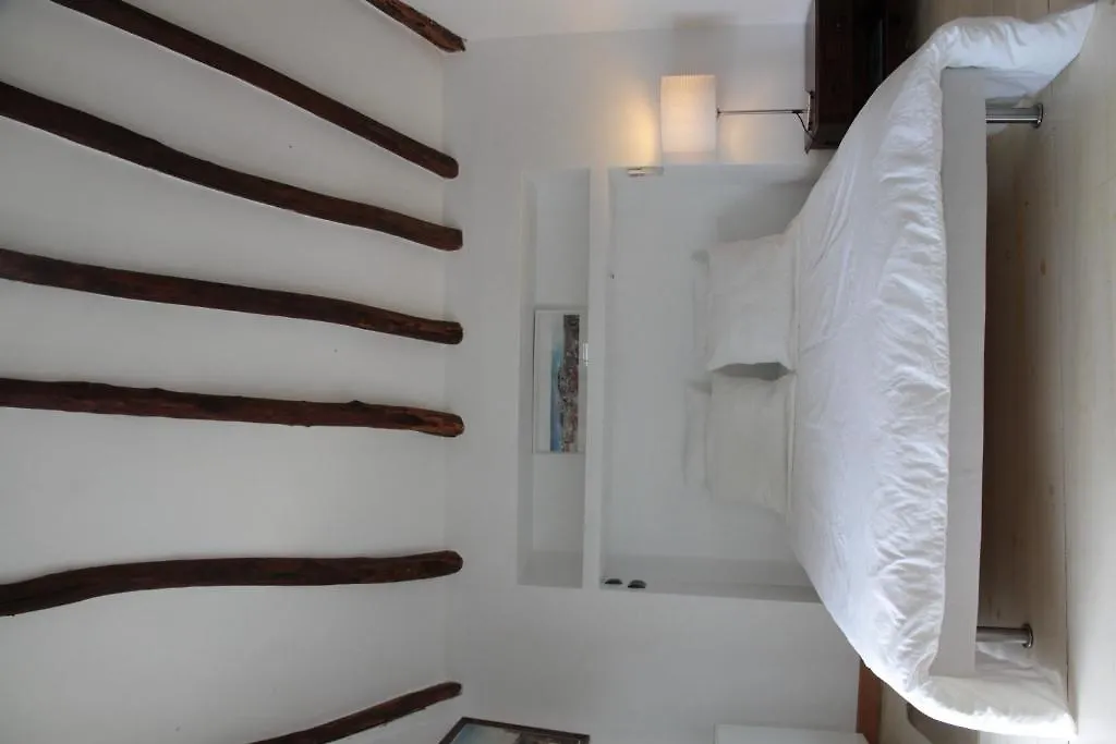 Lisbon Rooftops Guesthouse