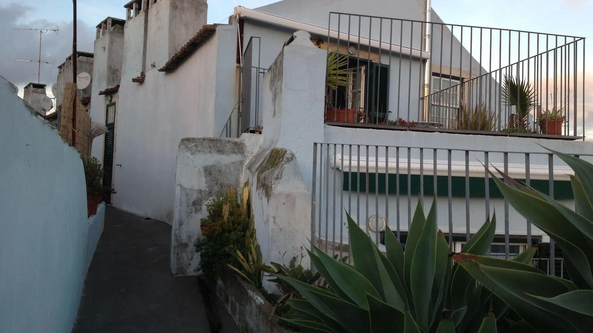 Lisbon Rooftops Guesthouse