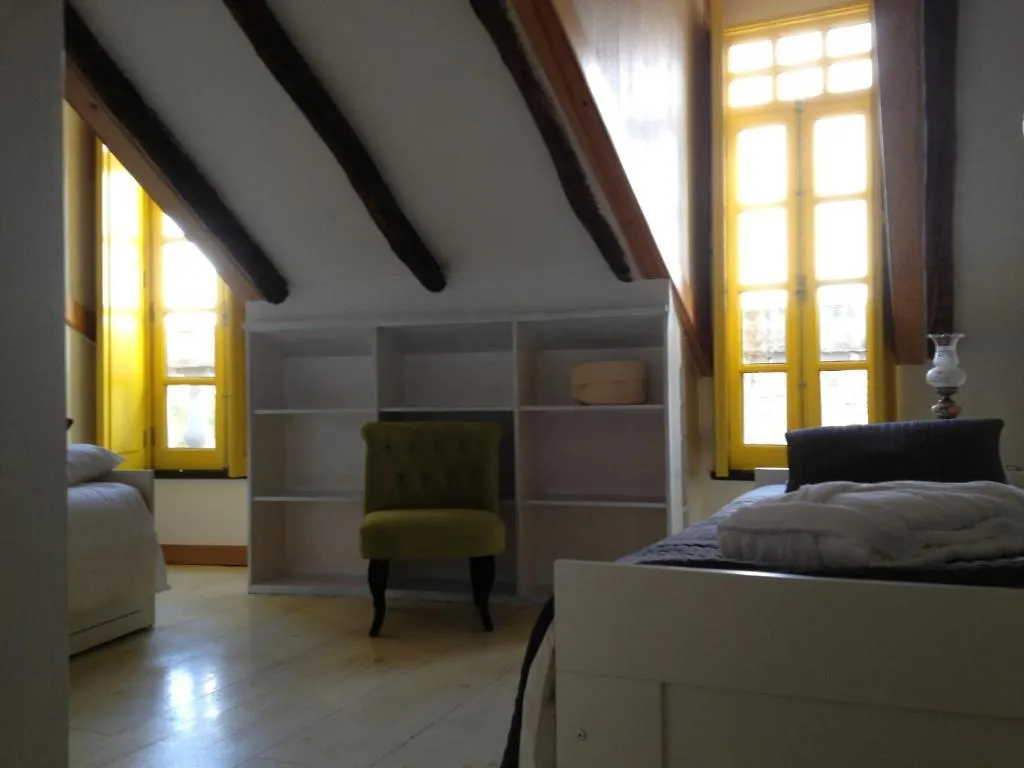 Lisbon Rooftops Guesthouse 3*,